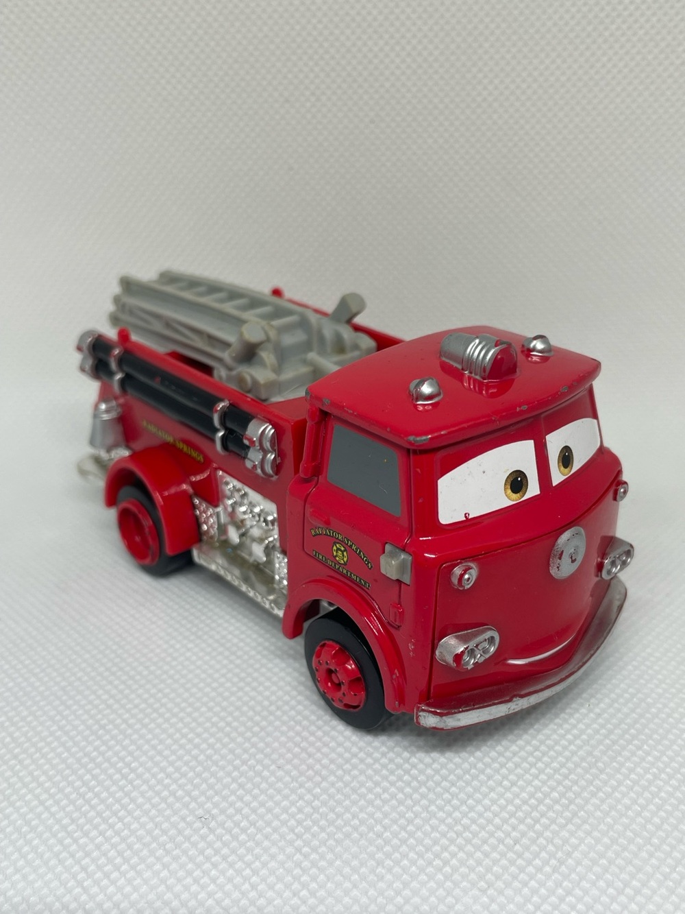 Disney Pixar Cars Red Fire Engine Truck Diecast Metal Radiator Springs V2846 4”